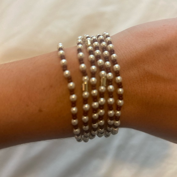 Roxanne Aussolin Set of six pearl and dark beaded bracelets - Picture 2 of 5